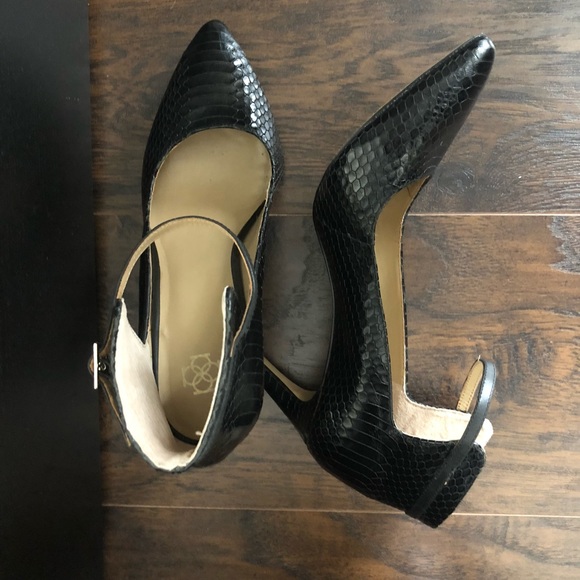 Ann Taylor black leather high heels - Picture 2 of 2